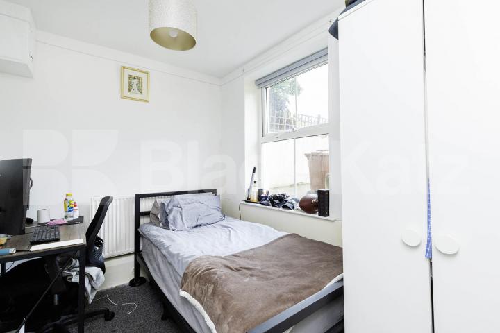 Two bed apartment located within a gated double fronted development  Camden Road, Camden Borders